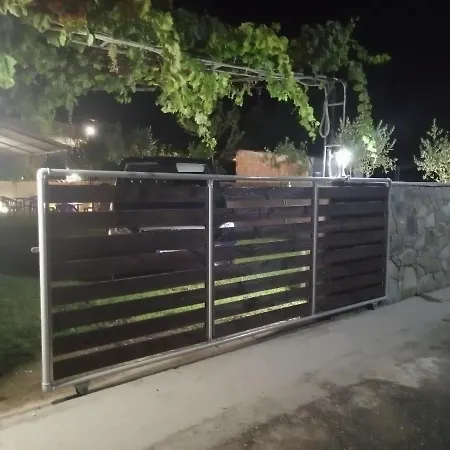 ο ακλόνητος 3* Néa Meságkala